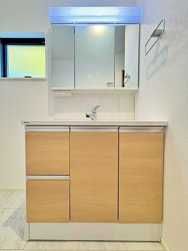 シンプルな洗面台。