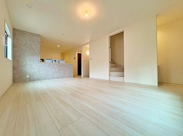 リビングはたわいもない会話を楽しみ、ゆったりとした時を過ごす安らぎの場所。家族の思い出が刻まれる大切な空間です。