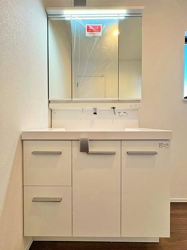 シンプルな洗面台。