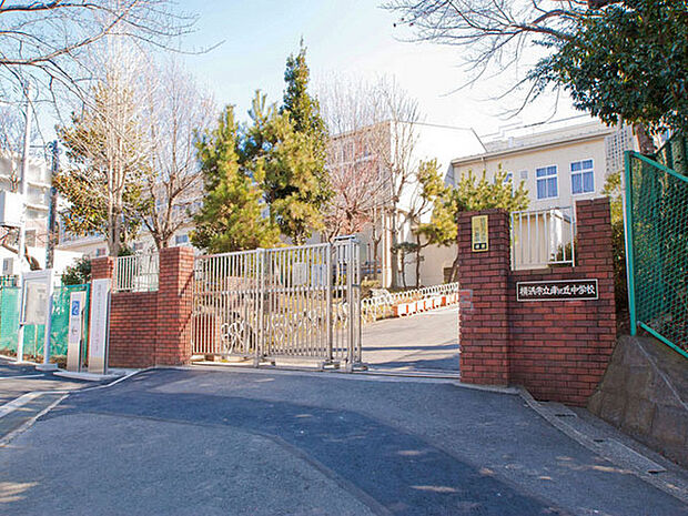 横浜市立南が丘中学校まで989m