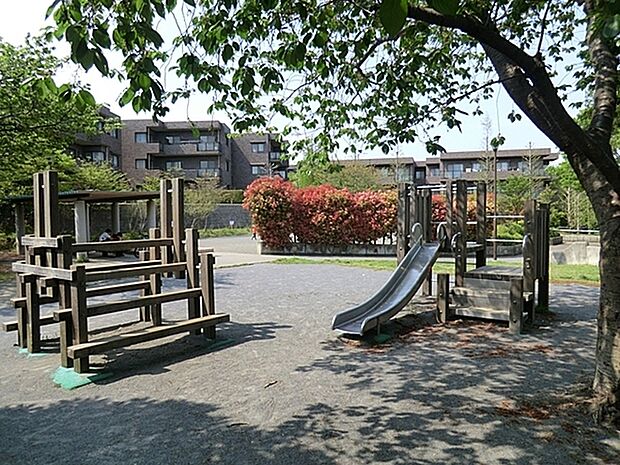 下永谷三丁目公園まで427m