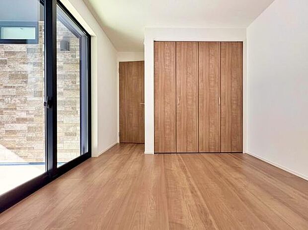 収納力がしっかりあり、明るいお部屋です。