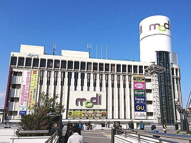 戸塚モディまで1315m、戸塚駅東口直結のショッピングセンター。書店「有隣堂」・100円ショップ「ダイソー」などが入っています。
