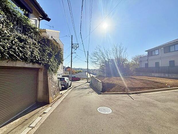 人通り車通りも少なくお子様がいらっしゃるご家庭も安心してお住まいになれます。