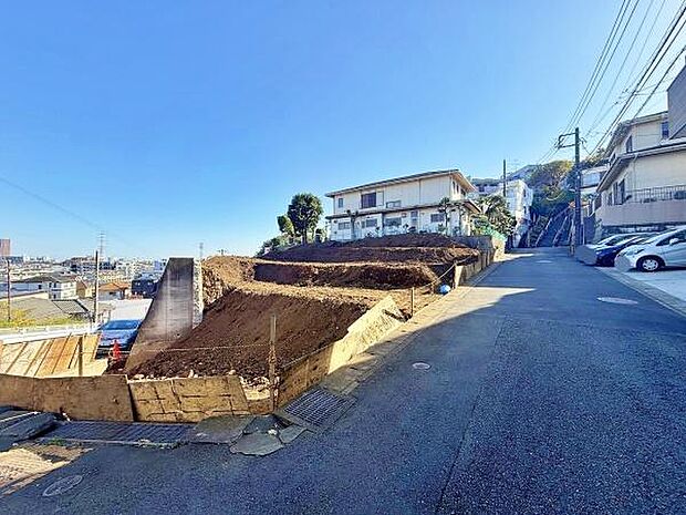 閑静な住宅街にございます。心地よい風が差し込みます。日当たりなども現地でご確認できます。