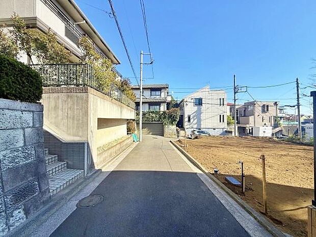 人通り車通りも少なくお子様がいらっしゃるご家庭も安心してお住まいになれます。