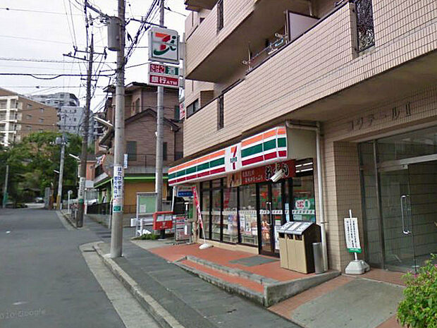 セブンイレブン川崎蟹ヶ谷店まで723m、コンビニもあって便利です