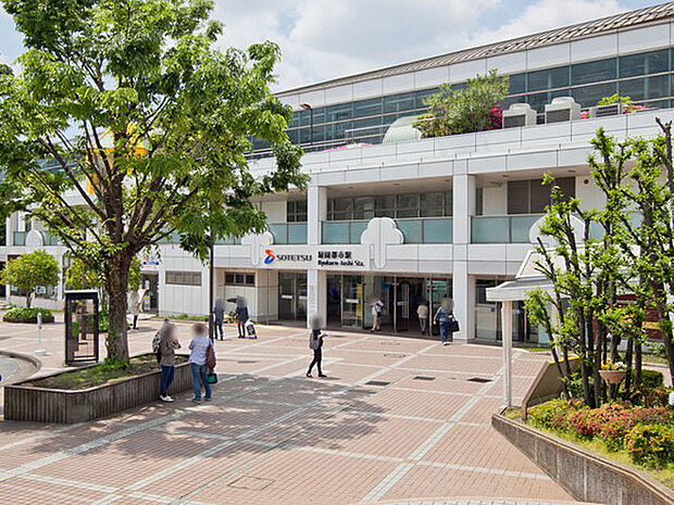 相鉄いずみ野線「緑園都市」駅まで1112m、周辺は「相鉄ライフ」がある駅前を中心に、マンション・低層住宅とキレイに街づくりされたエリアです。