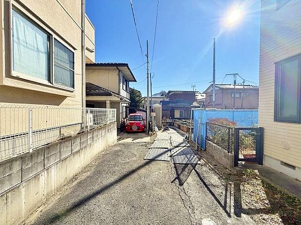 人通り車通りも少なくお子様がいらっしゃるご家庭も安心してお住まいになれます。
