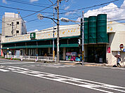 FUJI伊勢町店まで336m、紅葉坂近くにあるスーパー。夜22時まで営業しています。