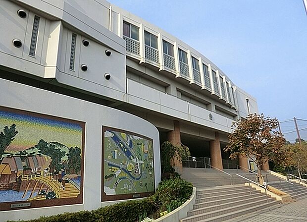 横浜市立保土ケ谷小学校まで590m