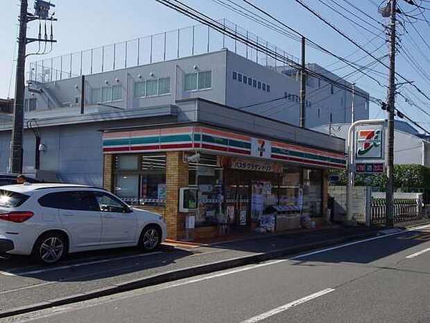セブンイレブン横浜新吉田町貝塚店まで842m