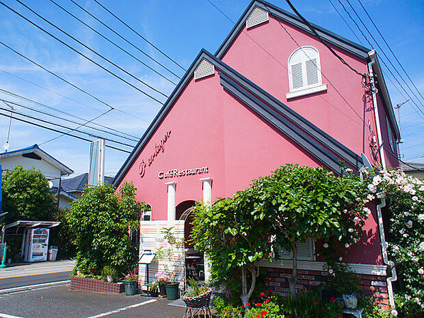 Partagerまで591m、「原店バス停前」交差点近くにあるフレンチのお店。お洒落な店内でリーズナブルに本格フレンチを楽しめます。