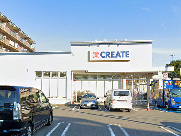 クリエイトエス・ディー藤沢本鵠沼店まで868m、食品や飲料も数多く取り扱っている便利なドラッグストアです