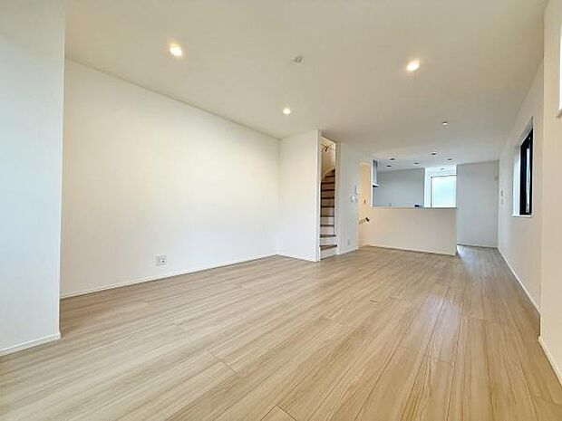 リビングはたわいもない会話を楽しみ、ゆったりとした時を過ごす安らぎの場所。家族の思い出が刻まれる大切な空間です。