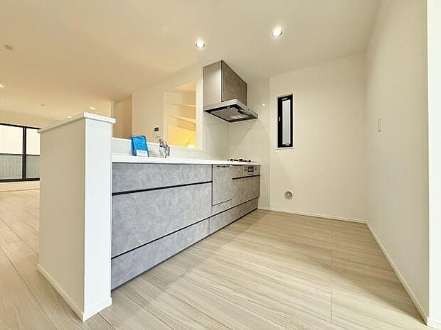 キッチンスペースです。広さも十分ありますのでご家族様並んでお料理もいいですね。