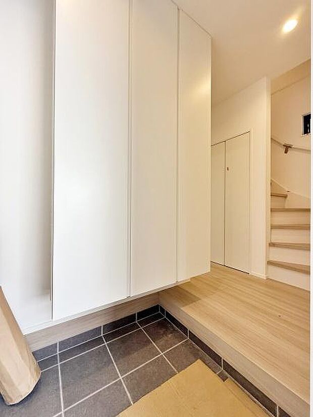 玄関を開けた時に楽しい新生活を予感させます。