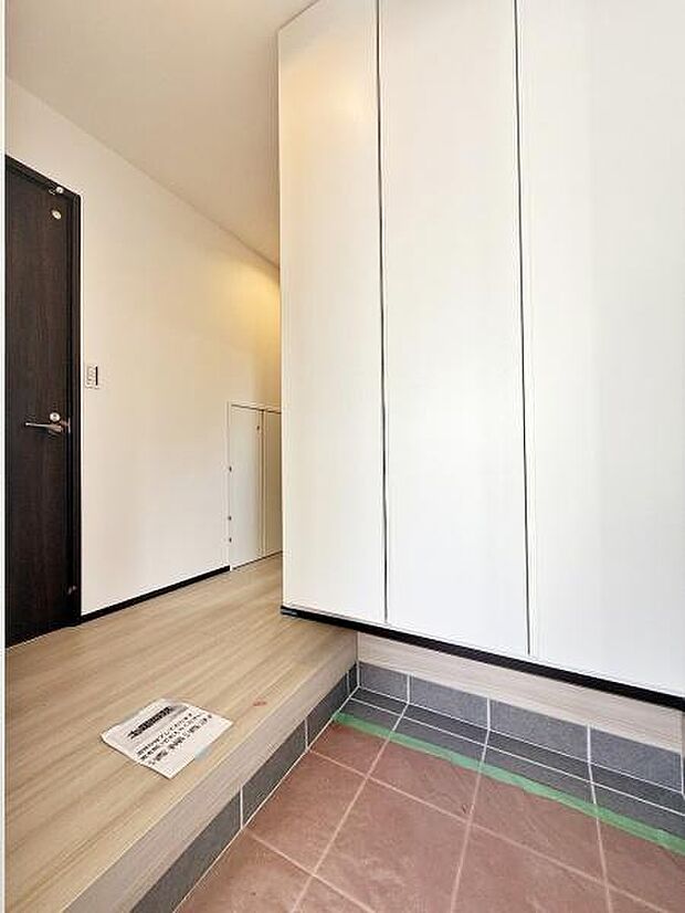 玄関を開けた時に楽しい新生活を予感させます。