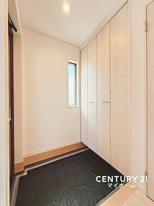 シューズインクローゼットも完備です。