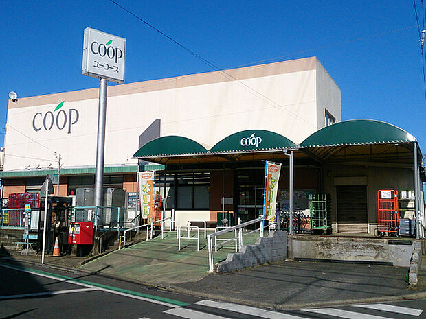 ユーコープ和泉店まで402m、閑静な住宅街の中にあるスーパー。夜20時まで営業しています。