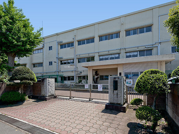 横浜市立中和田南小学校まで972m