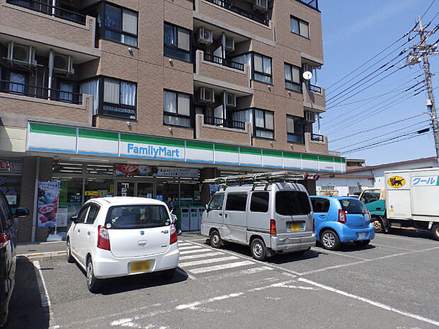 ファミリーマート 大和深見西店まで1751m、コンビニもあって便利です