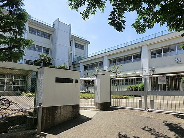 川崎市立千代ヶ丘小学校まで756m