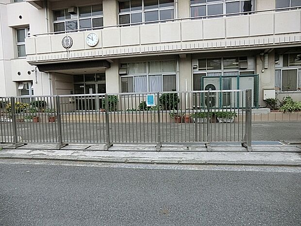 横浜市立西中学校まで599m
