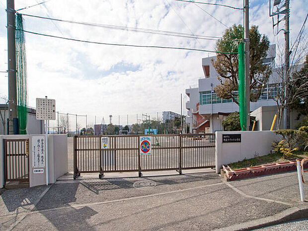 横浜市立野庭すずかけ小学校まで277m