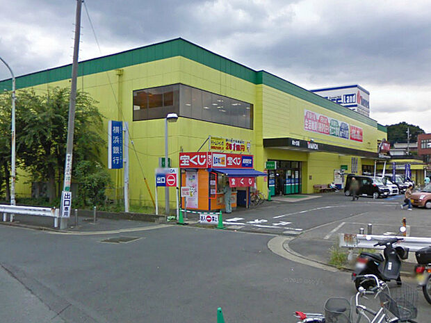 YAMADA電機テックランド向ヶ丘店まで3491m、家電だけではなく、生活雑貨や薬などのドラッグストア的な商品も充実しています。