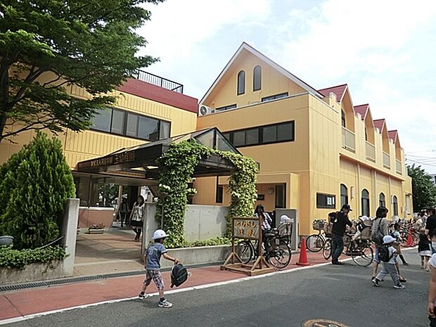 玉幼稚園まで617m