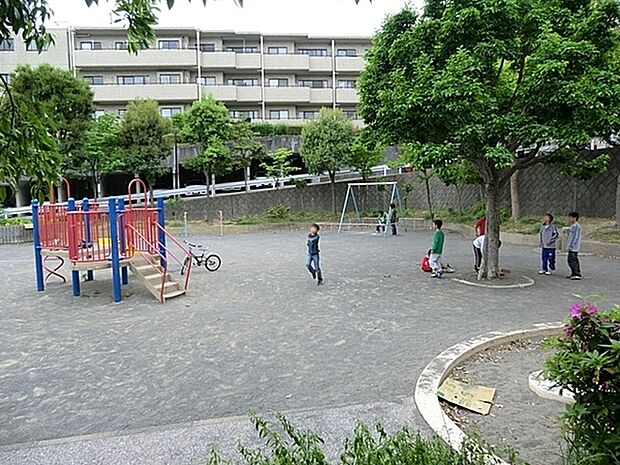 杉田三丁目公園まで469m