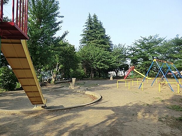 高山さくら公園まで607m