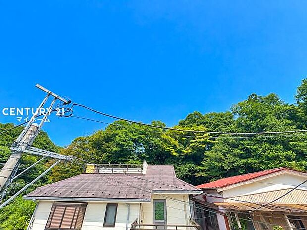 見上げれば広い空が広がる、住宅街ならではの開放的な眺望♪