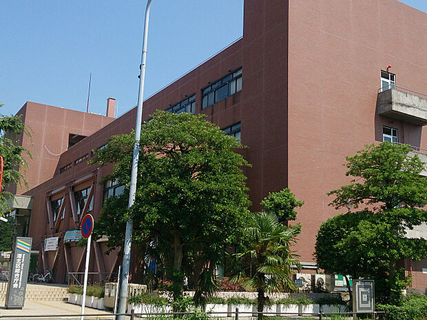 港北区役所まで1518m