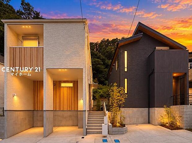 落ち着きのある夕暮れ、家族を優しく迎える住まいです♪(空と明かりなどはCG加工です)