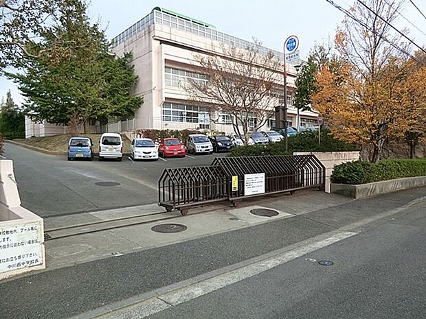 横浜市立中川西中学校まで1025m