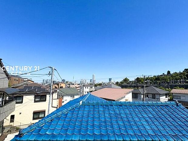 見上げれば広い空が広がる、住宅街ならではの開放的な眺望♪