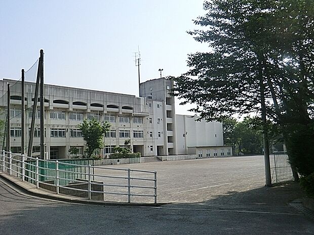 川崎市立平中学校まで989m