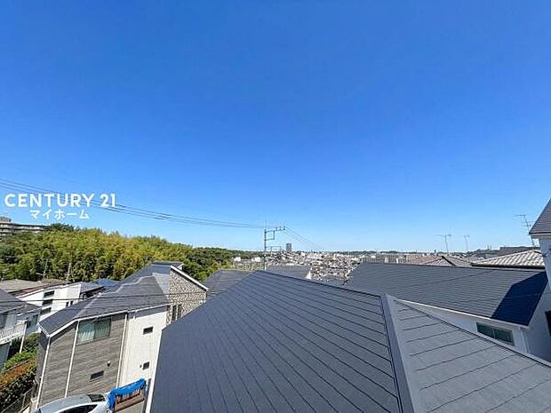 見上げれば広い空が広がる、住宅街ならではの開放的な眺望♪