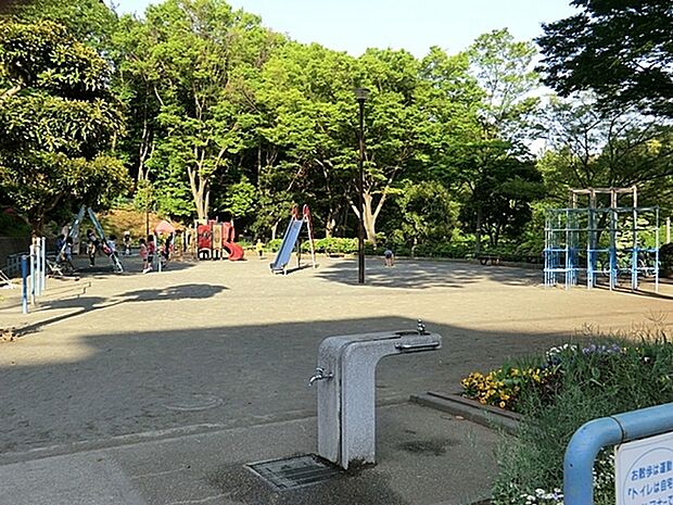 釜利谷赤坂公園まで1436m