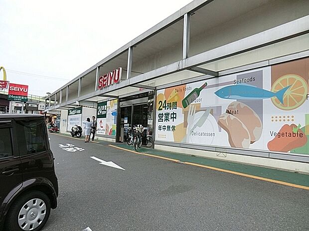 西友能見台店まで459m、能見台駅から南に約650ｍほど離れた国道16号沿いにあるスーパー。駐車場完備で24時間営業の便利なスーパーです。