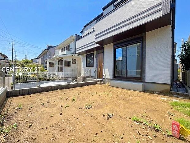 手入れがしやすく、ガーデニングを気軽に楽しめるお庭です♪