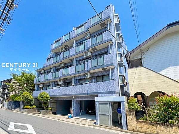 閑静な住宅街に美しく佇む、家族を優しく迎える住まいです♪