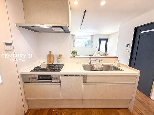 家族との会話が弾む対面式。毎日の料理が楽しくなります♪(家具などはCG加工です。実際には設置していません)