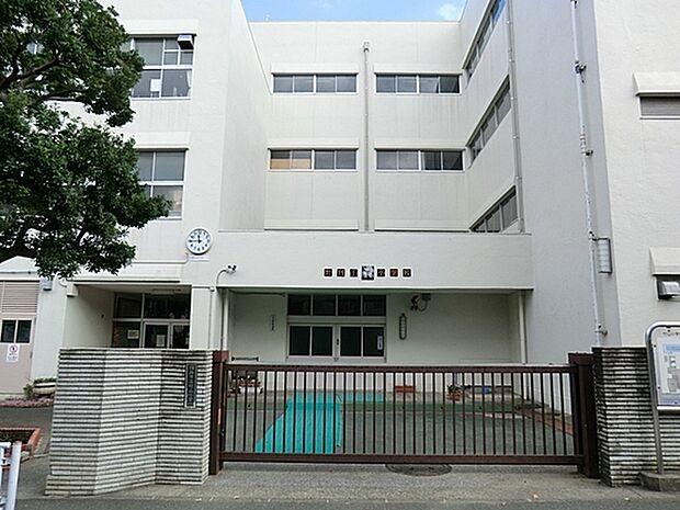 竹山小学校まで1141m