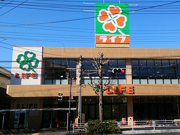ライフ青葉しらとり台店まで653m、旧マックスバリュの跡地にできたスーパー。環状4号線沿いにあります。