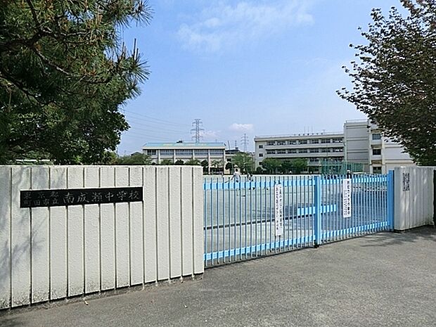 町田市立南成瀬中学校まで728m