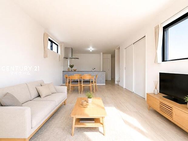 家族の笑顔が自然と集まる、温かみのある憩いの空間♪(家具などはCG加工です。実際には設置していません)