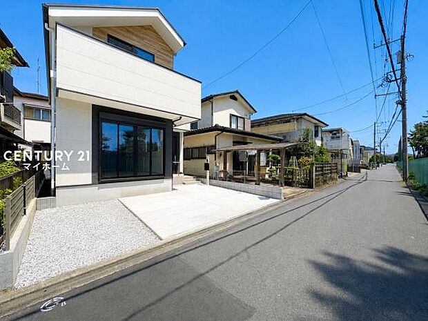 平坦で歩きやすく、見通しの良い綺麗な前面道路です♪